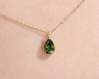 Collar de peridoto verde natural en oro macizo de 14 quilates, colgante de peridoto genuino en forma de lágrima (piedra de nacimiento), collar con dije de peridoto natural en forma de pera.