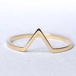 Deep V Ring Chevron Wedding Band 14K Solid Gold, Wave Engagement Ring Women, Curved Promise Ring Her, Wavy Wishbone Ring