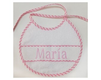 Barberos de bebe bordados . hacemos bordados en barberos .personalización de barberos , el nombre de tu bebe en su babero , bordamos nombres