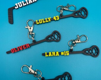 Llavero de palo de lacrosse personalizado con nombre y número