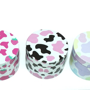 Moo Master Grind: The Four Piece Grinder Which Comes with Fast USA Shipping
