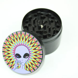Grind with Alien: The Four Piece Grinder Which Comes with Fast USA Shipping