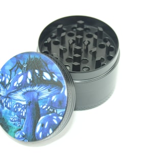 Mushroom Madness Grind: The Four Piece Grinder Which Comes with Fast USA Shipping