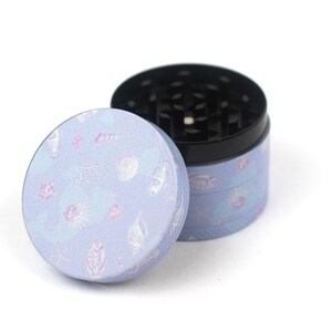 Coastal Crush: The Four Piece Grinder Which Comes with Fast USA Shipping