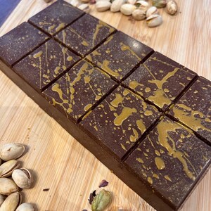 ミルク & ダーク ピスタチオ × クナーファ チョコレートバー 2枚セット本物 Kunafa pistachio milk chocolate bar - Etsy 日本