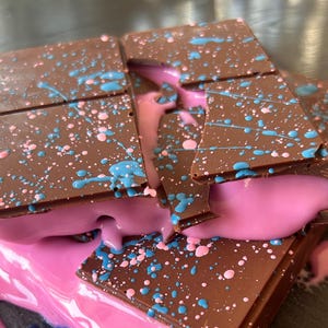GIANT gender reveal chocolate bar 550g girl or boy