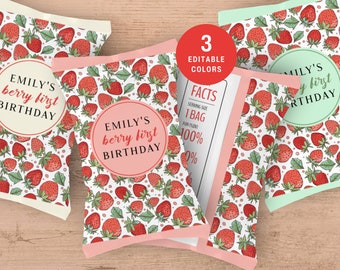 Puede incluir: Bolsas para fiestas con un patrón de fresas y el texto "EMILY'S berry first BIRTHDAY" en un diseño circular. Las bolsas tienen un fondo blanco con fresas rojas y hojas verdes. El diseño incluye un círculo rojo con el texto "3 EDITABLE COLORS".