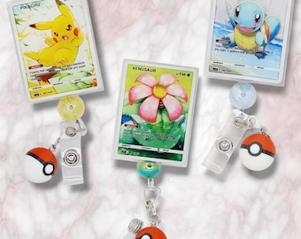 Cartas Pokémon: Carrete de insignias, Pikachu, Bulbasaur y ardilla.