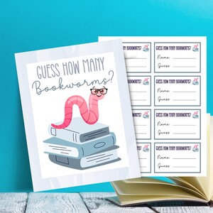 Pode incluir: Um conjunto de cartões de jogo imprimíveis com um tema de bichos-da-seda. O cartão principal apresenta um verme rosa usando óculos em uma pilha de livros, com o texto "GUESS HOW MANY Bookworms?". Cartões adicionais são para adivinhar.
