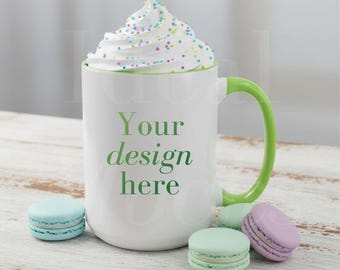 Hellgrüner Akzentbecher Mockup 15 Unzen Keramikkaffeetasse mit farbigem Innenseitenmockup Glänzendes Finish JPG