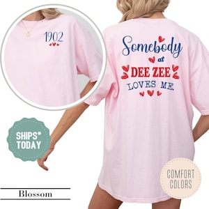 Delta Zeta Somebody Loves Me Sorority T-Shirt - Dee Zee Greek Life Shirt - Big Little Sorority Shirts - Sorority Gifts - Sorority Merch