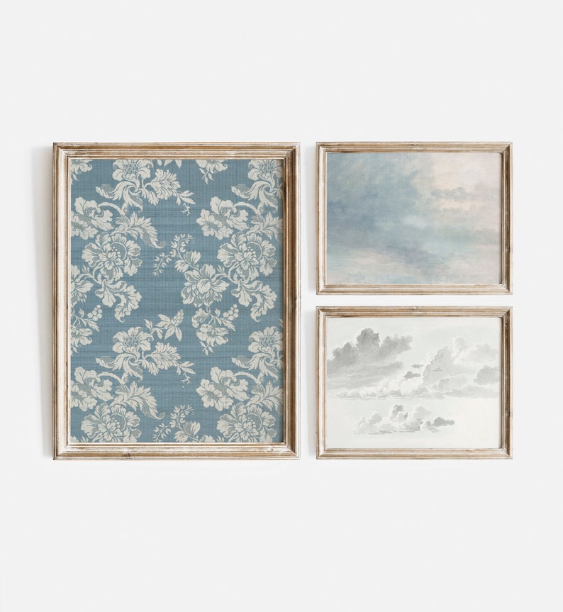 Puede incluir: Tres impresiones enmarcadas en una habitaci&oacute;n blanca. La impresi&oacute;n m&aacute;s a la izquierda presenta un patr&oacute;n floral azul y blanco. La impresi&oacute;n del medio presenta una pintura de acuarela de un cielo nublado. La impresi&oacute;n m&aacute;s a la derecha presenta una pintura de acuarela de un cielo nublado con una vista m&aacute;s detallada de las nubes.