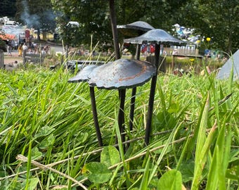 Rusty Metal Mushroom Garden Stake – Handmade Garden Decor – Rustic Outdoor Sculpture – Fairy Garden Art – Unique Gift for Garden Lovers