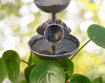 Bee Bird Bath Garden Stake ~ Bee Watering Station, Bird Feeder & Rust Rain Catcher - Rustic Garden Art for Outdoor Garden Decor ~ Xmas Gift