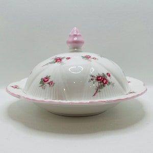 Shelley Dainty Muffin Dish with Lid – Rose Spray Pattern – Excellent Condition