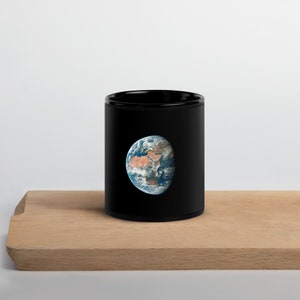 Taza negra brillante de la NASA &#39;Vista de la Tierra&#39;