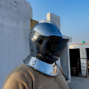 Authentic Knight's Helmet – Handcrafted Medieval Steel Armor for Roleplay & Display Black