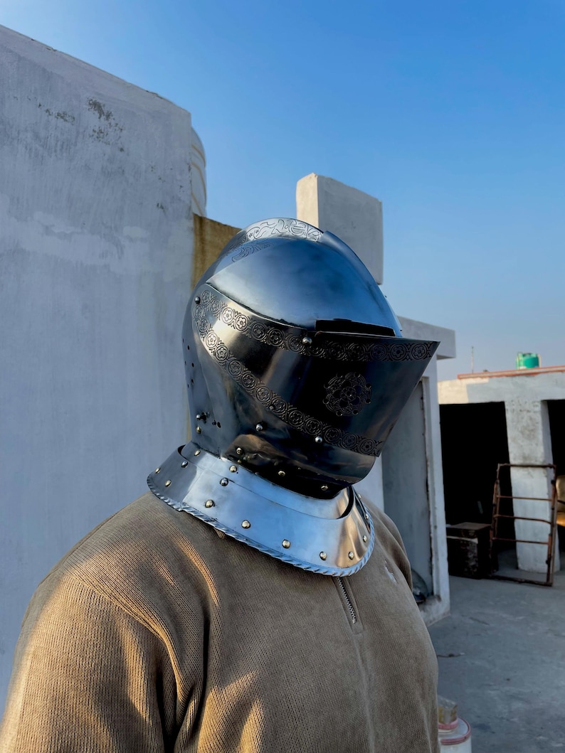 Authentic Knight's Helmet – Handcrafted Medieval Steel Armor for Roleplay & Display Black