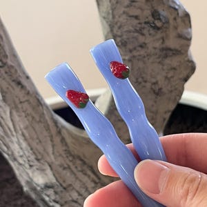 3.75” Strawberry Glass cigarette holder / finger saver