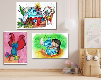 Fanart Disney Lilo et Stitch, famille et amour. Choisissez le modèle qui vous plaît le plus entre print, sticker, marque-page, badge.