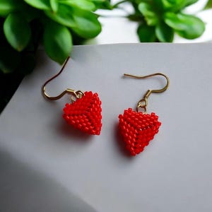 Herz Tropfen Ohrringe, Statement baumeln Ohrringe, rote Ohrringe, kleine Perlen Ohrringe, Herz Anhänger, Love style Ohrringe