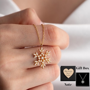 Collana con fiocco di neve in argento sterling - Ciondolo in cristallo, gioiello invernale minimalista, regalo di Natale per lei