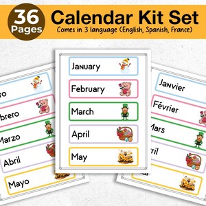 Op de afbeelding: Een kalenderset met 36 pagina's, met maanden in het Engels, Spaans en Frans. Elke maand is gecodeerd met kleuren en bevat illustraties van een sneeuwpop, een teddybeer, een kabouter en een eierkorf. De tekst "Calendar Kit Set" staat bovenaan.