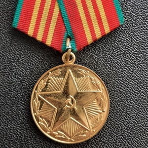 Médaille Soviétique 50 Ans Forces Armées URSS - 1918-1968 - Russe - Originale