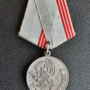 Medalla de la URSS Veterano del Trabajo, por muchos años de trabajo concienzudo