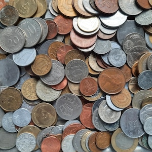 set of coins from different countries - 900 grams = #28