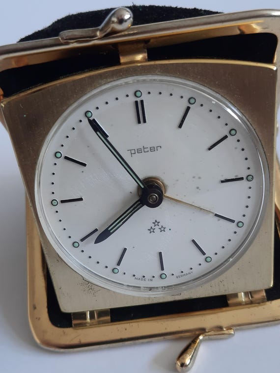 Vintage Mechanischer Reisewecker PETER in einer Leder Geldbörse