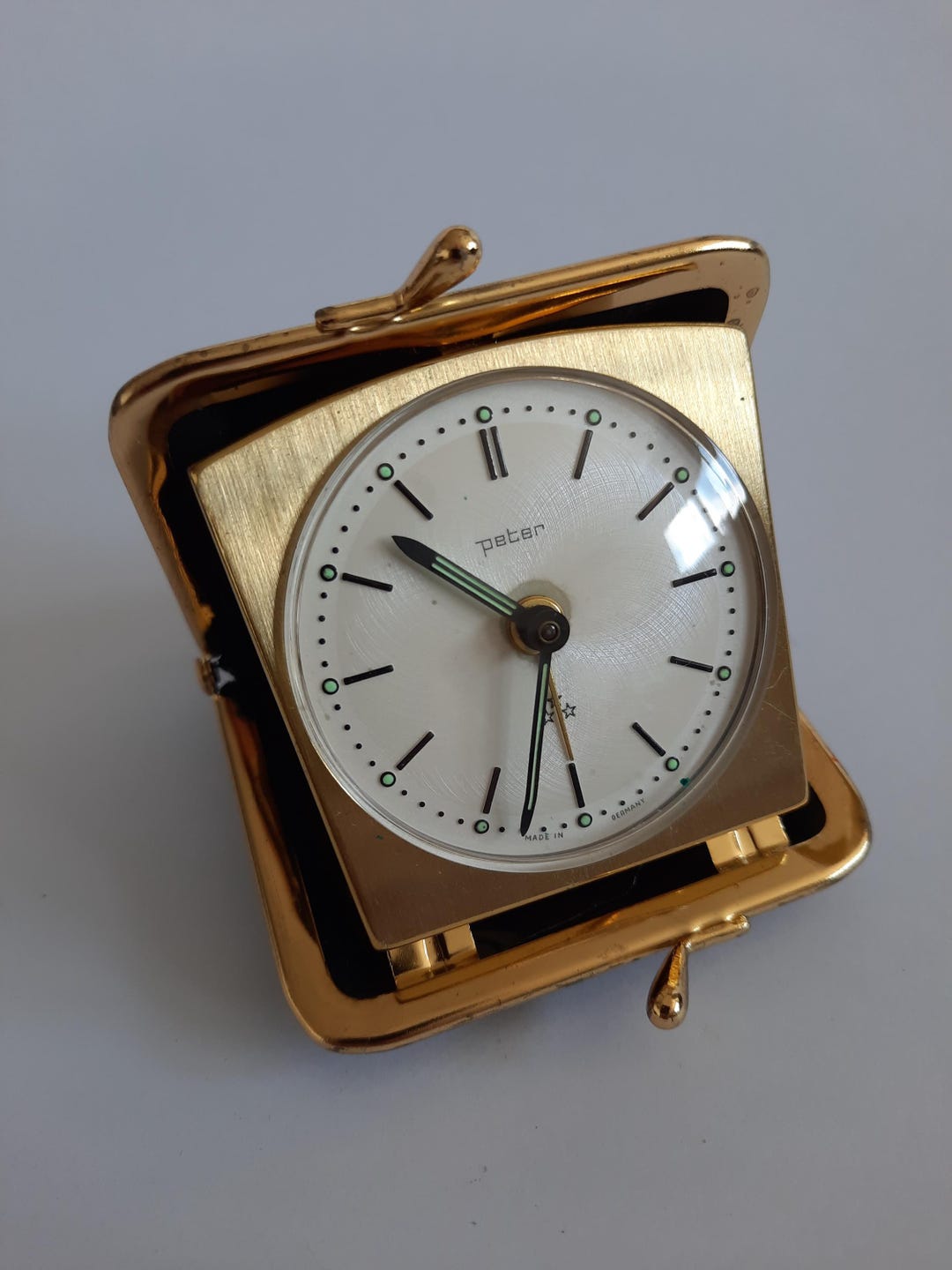 Vintage Mechanischer Reisewecker PETER in einer Leder Geldbörse