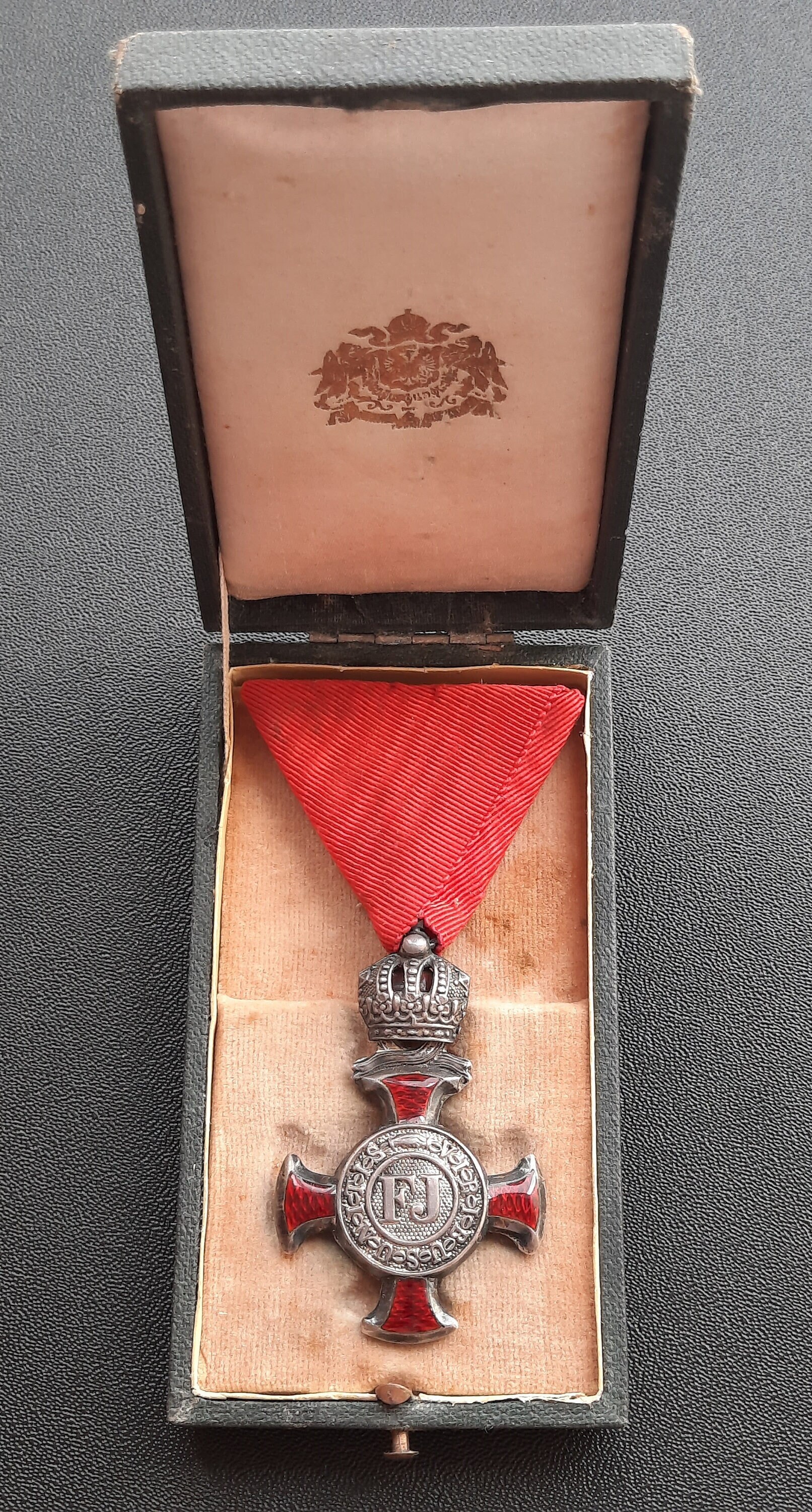 オーストリア - フランツ・ヨーゼフ勲章銀十字勲章（冠付