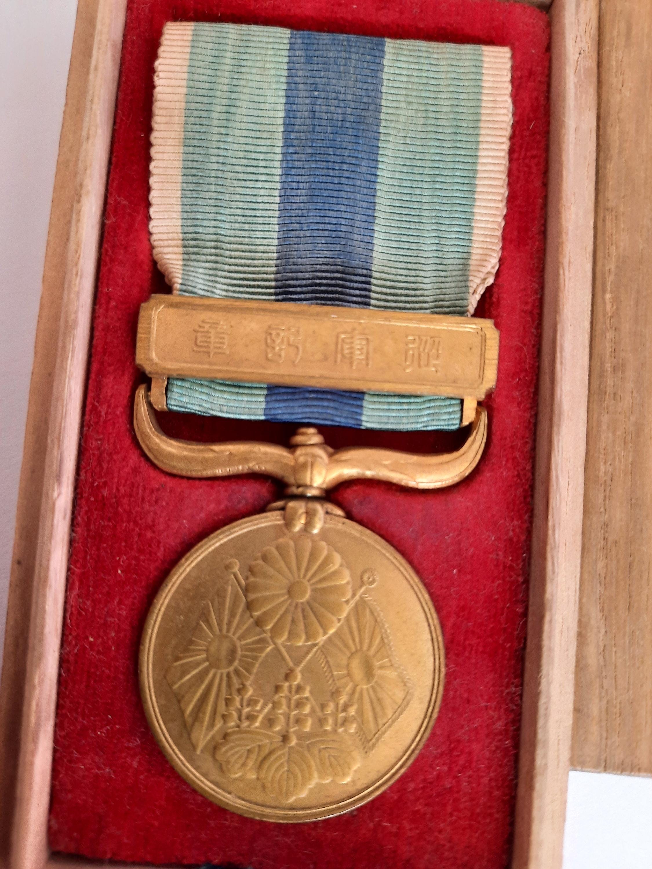 希少 骨董品：大日本帝国時代バッチ&オリンピック記念メダル 勲章 旧