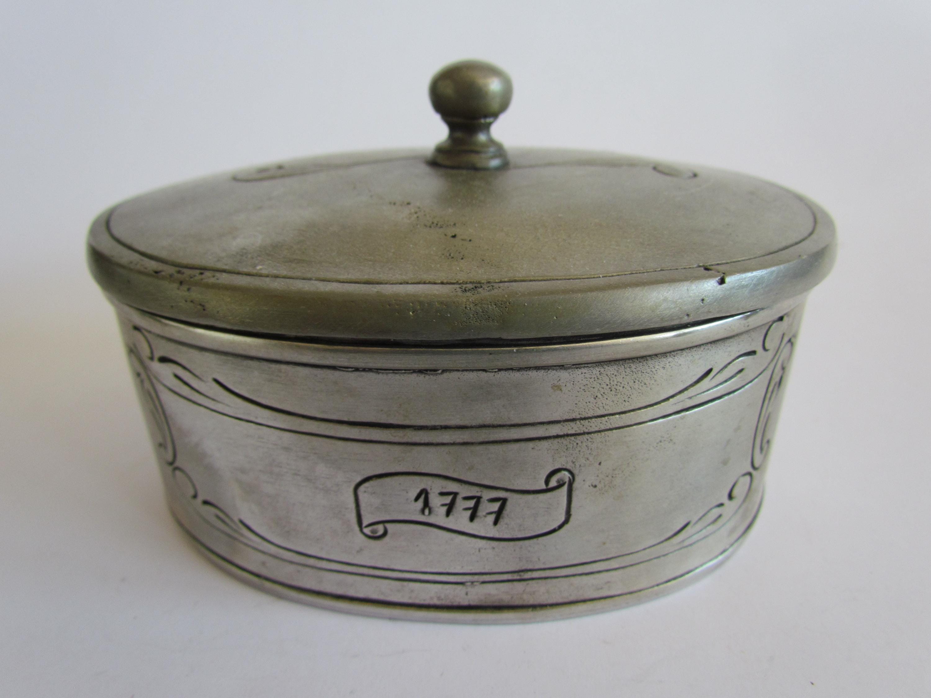Vintage Pewter Box With Lid and Inscription 1777 - 14*9*9 Cm Vintage Pewter Box With Lid and Inscription 1777 - 14*9*9 Cm