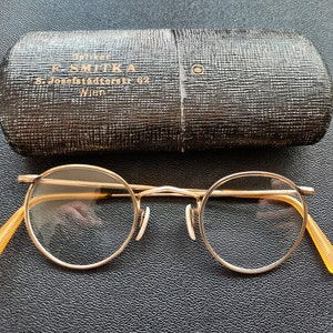 lunettes vintage dans un étui