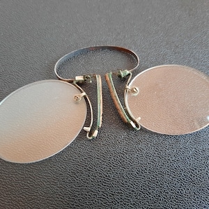 lunettes vintage dans un étui