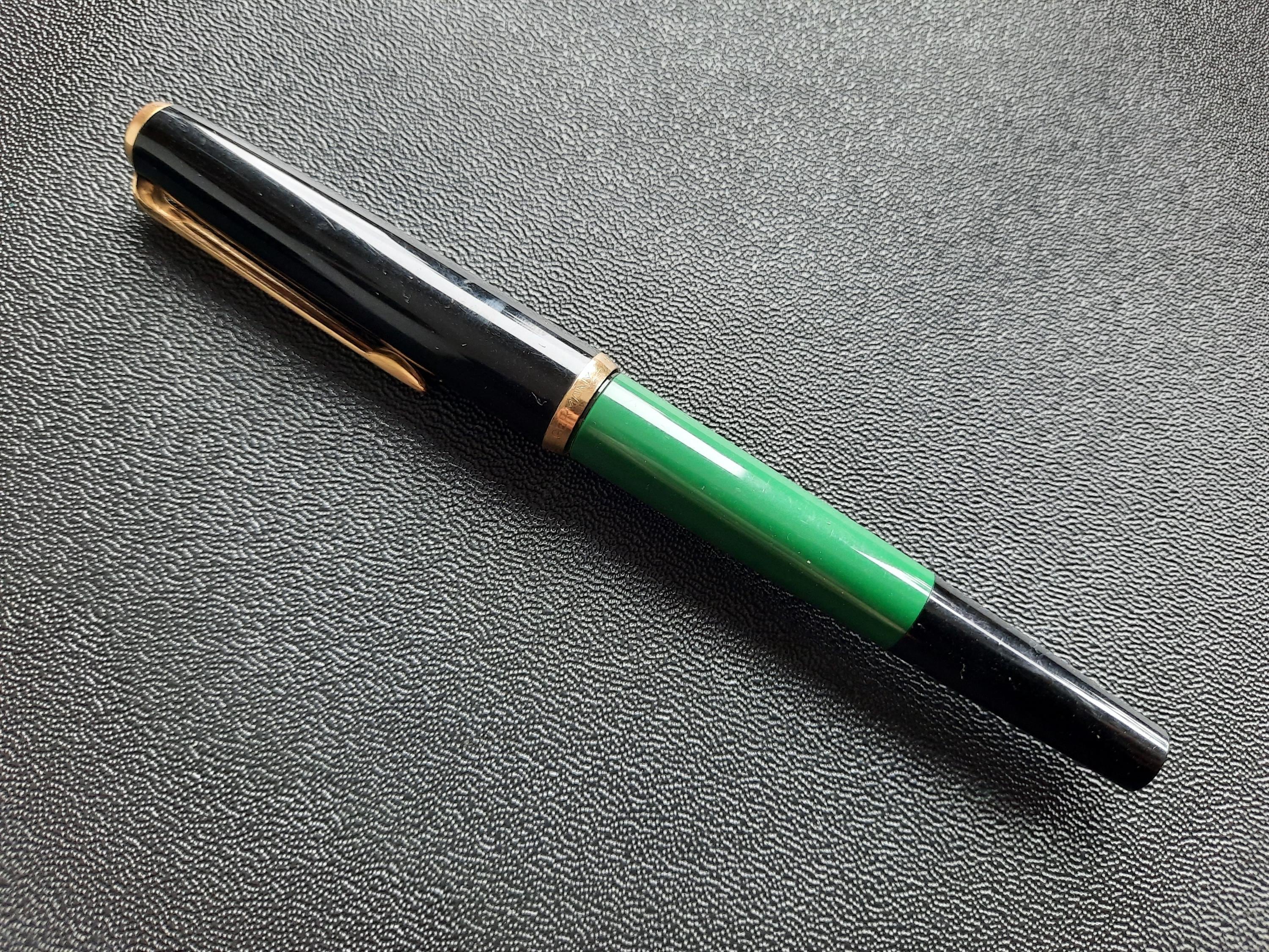 Pelikan 400 万年筆 金メッキ装飾 Pelikan 400 万年筆 金メッキ装飾 【公式通販】