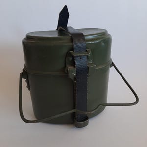 Cantimplora militar alemana vintage de aluminio con plato y correa