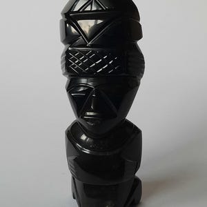 Zwart obsidiaan gesneden Azteekse figuur idool