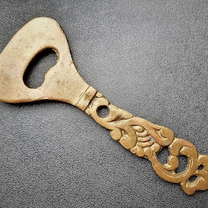 Vintage bronze bottle opener - Length: 16,5 cm