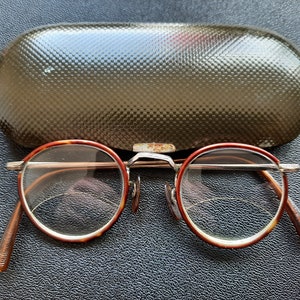 lunettes vintage dans un étui