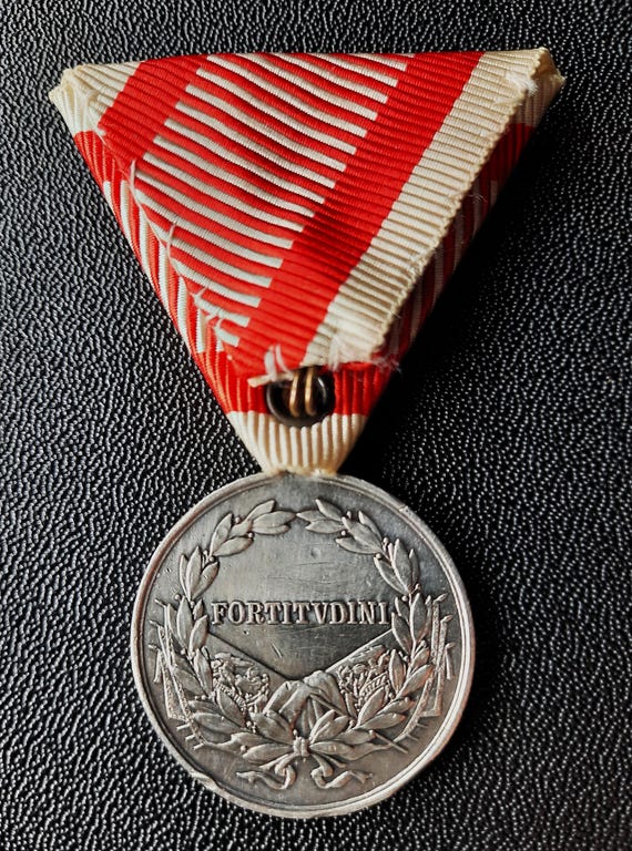 オーストリア軍事勇敢勲章 銀賞 - FORTITVDINI 2級 - Etsy 日本