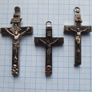 Conjunto de cruces cristianas antiguas - Crucifijos