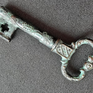Vintage metal opener - Length: 12 cm.