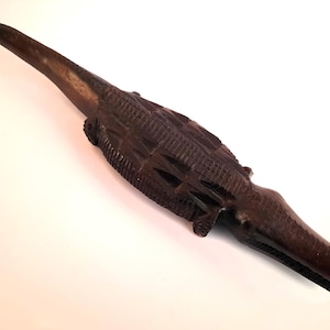 Figura de cocodrilo africano de madera exótica pesada - 30 cm