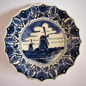 Antique Porcelain decorative plate SWAN-Delft Holland handgemalt 18.5 cm