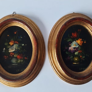 Paire de tableaux anciens dans des cadres en bois