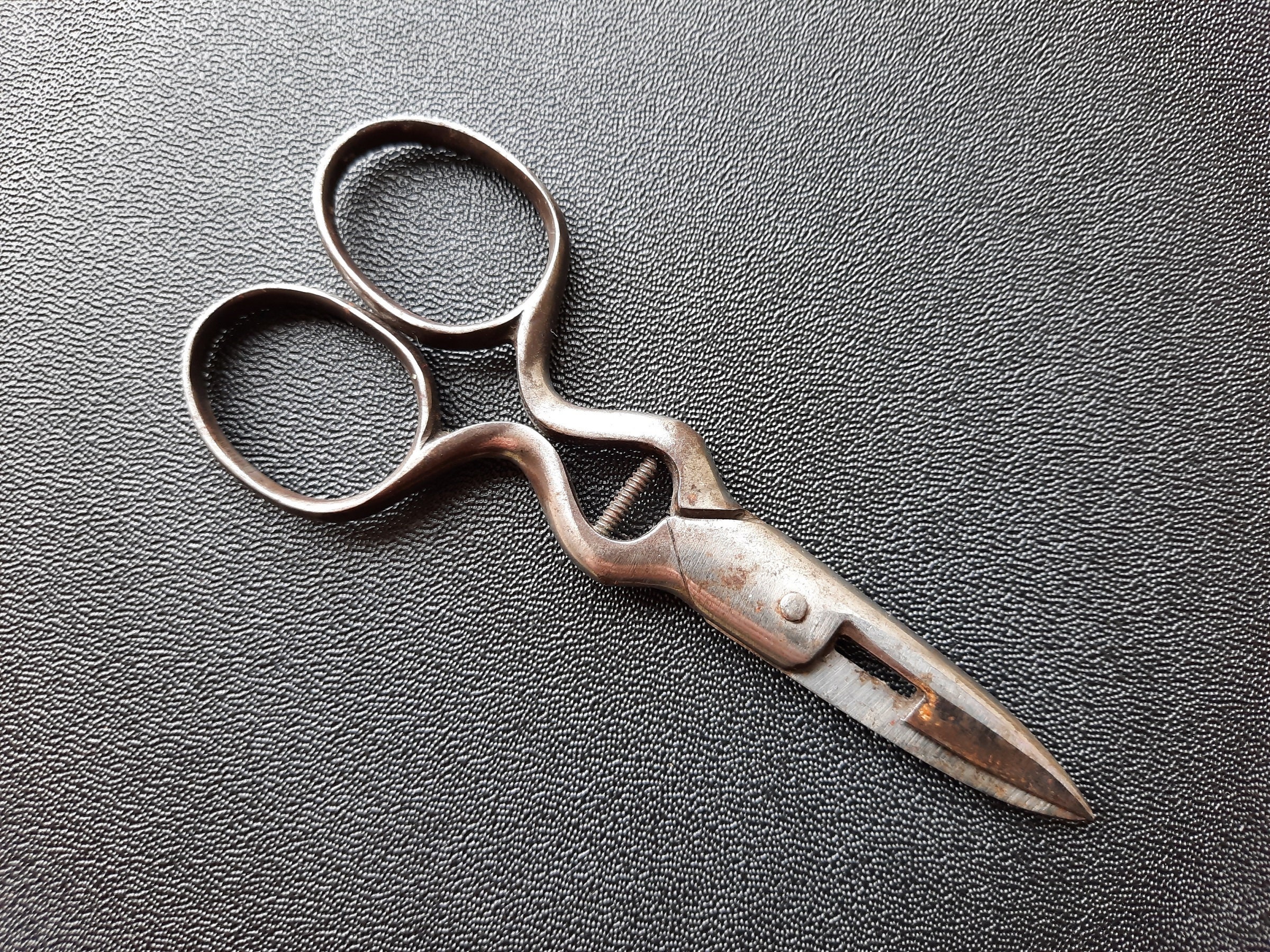 Antique Ornate Steel Small Sewing Scissors 