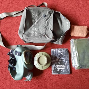 Máscara de gas protectora yugoslava M-1 KIT DE PROTECCIÓN PERSONAL